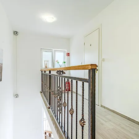 Appartement Stunning In With Kitchen