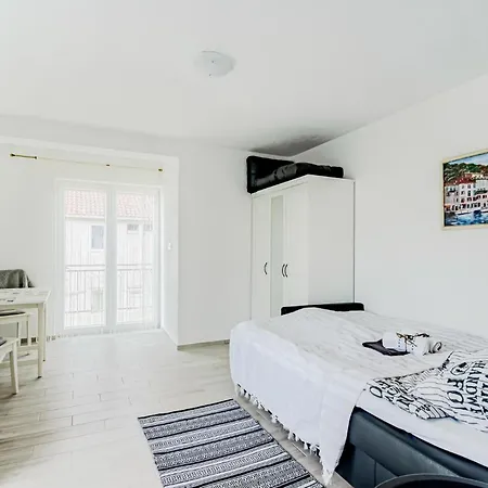 Appartement Stunning In With Kitchen Orebić
