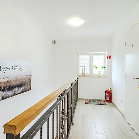 Stunning In With Kitchen Orebić
